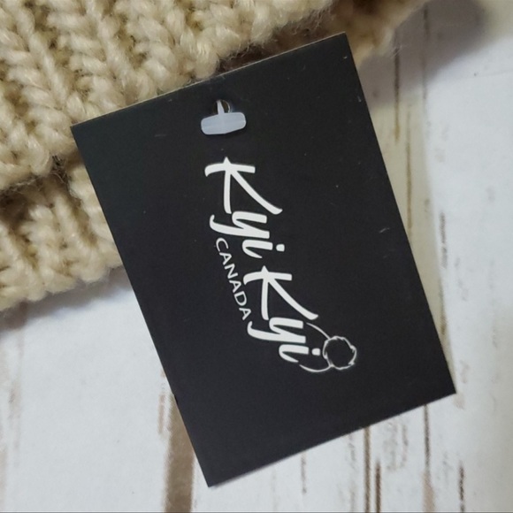 Kyu Kyu Canada Tan Knit Pom Beanie Hat NWT - Picture 5 of 6